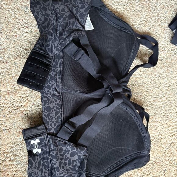 💥 Buy 2 get 1 Free 💥 Under armour Clasped Sports Bra New w/o tags - Picture 2 of 3